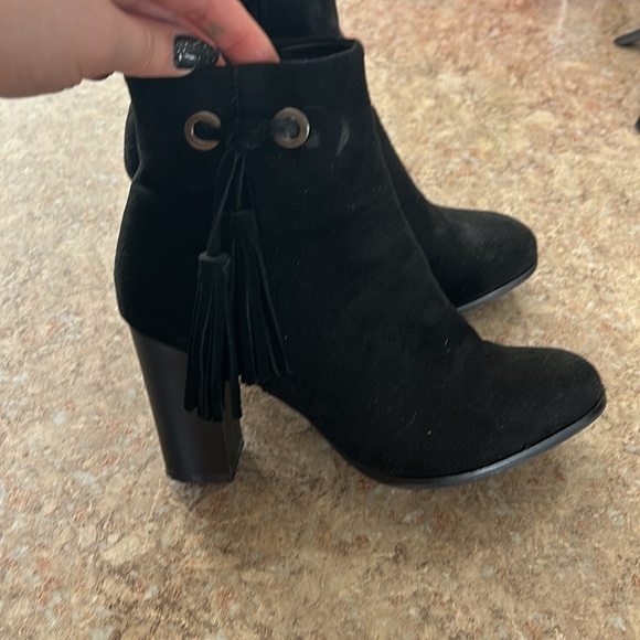 Adoreable ankle boots with fringe - Picture 4 of 5